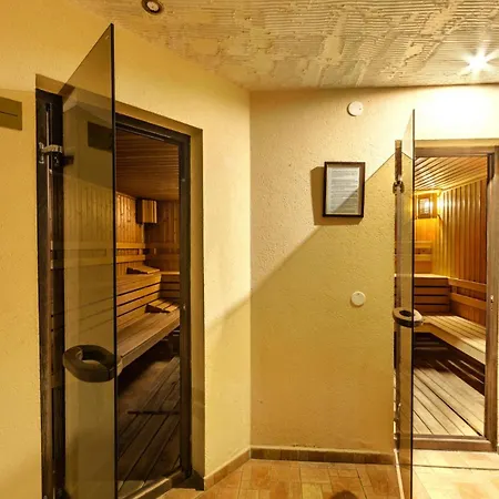 מלון דירות Grand Royale Complex & 4*