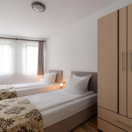 מלון דירות Grand Royale Complex & 4*