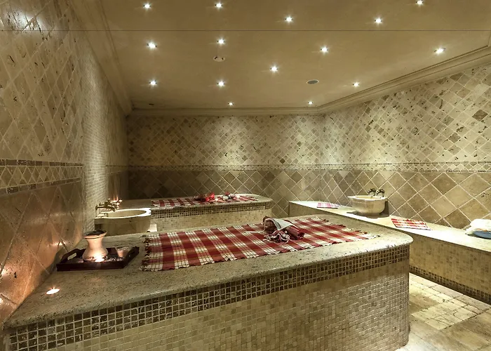 Grand Royale Complex & מלון דירות בנסקו